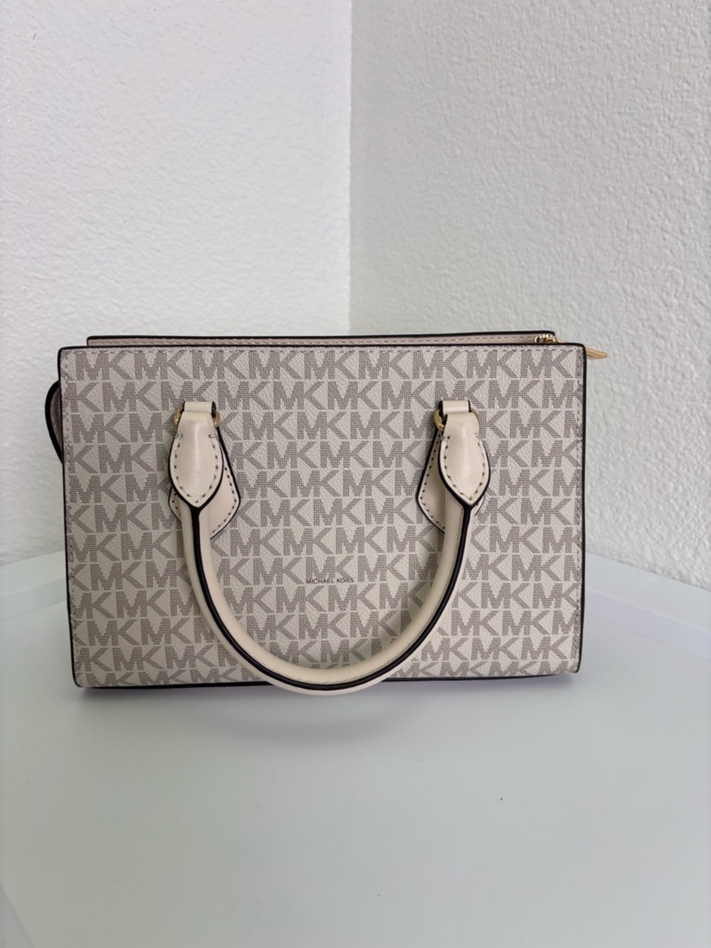 Michael Kors Sheila Small Satchel Light Cream Multi Logo Adjustable Strap - Picture 4 of 11